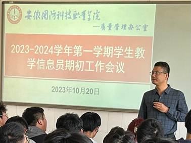 说明: 一群人正在听演讲 描述已自动生成