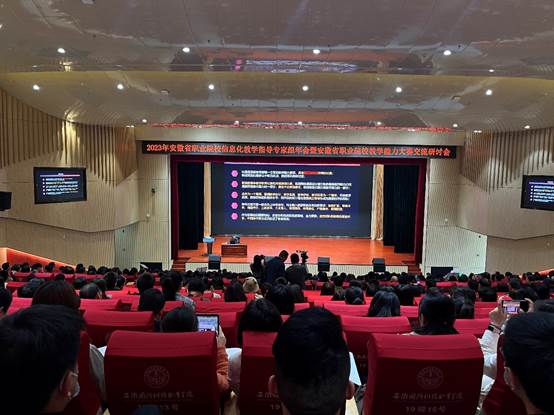 人们在看台上的人在餐厅里低可信度描述已自动生成