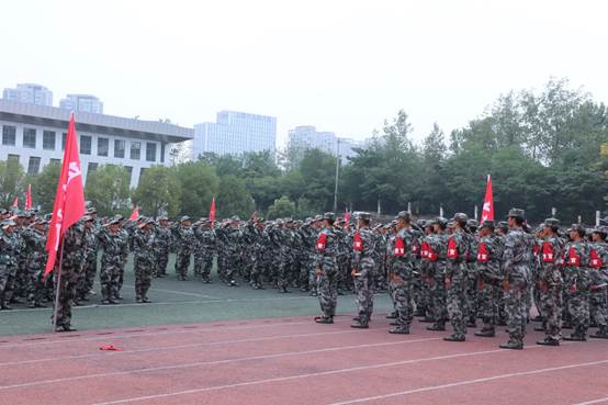 说明: D:\工作盘\2023年工作\军训闭幕式\IMG_8376.JPG